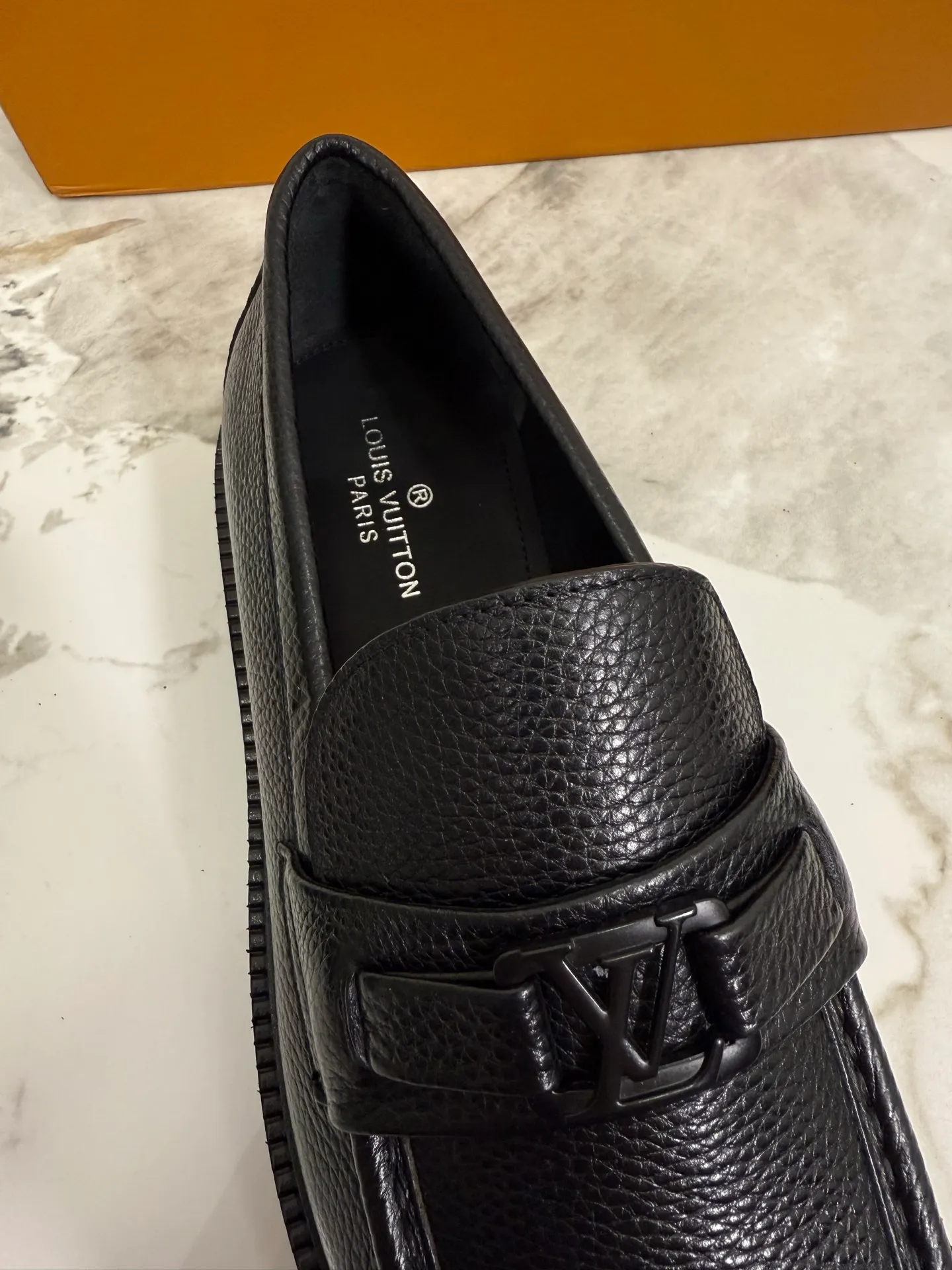 [L Family] Top P: 800💰 ▪️Size: 39-44 (38.45 custom-made) The top male god leather shoes Lv series are sold at the same time with original factory configuration, original cowhide fabric imported from Italy, soft and comfortable, imported water-dyed cow lining, soles: original ultra-light French foam outsole super comfortable, original factory with single goods 🔍🔍high quality, can be entered and exited at will, welcome to compare and synchronize.
